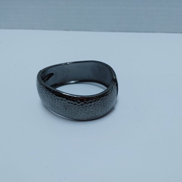 ⭐️3/$30 Vintage Artizan GunMetal Hammered Cuff Bracelet Open Wide Retro Jewelry - Picture 2 of 7